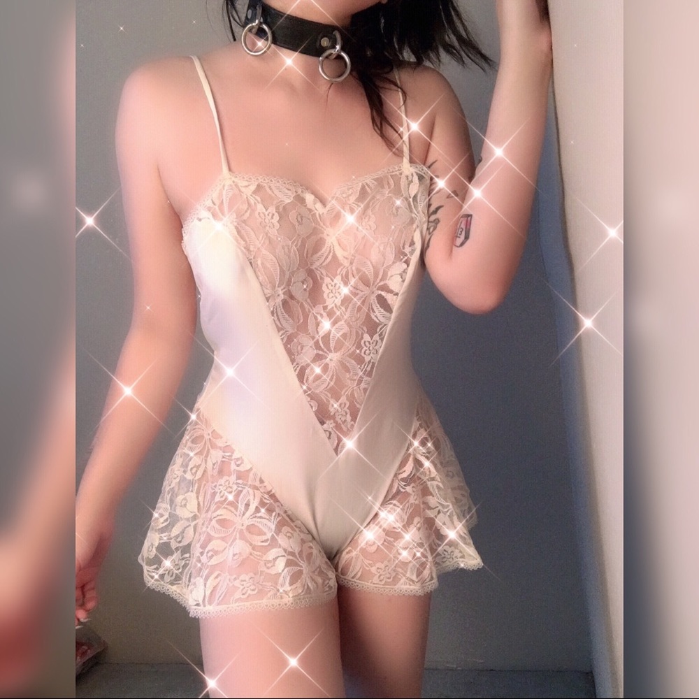 5 for $25 🥀 Vintage lace teddy
